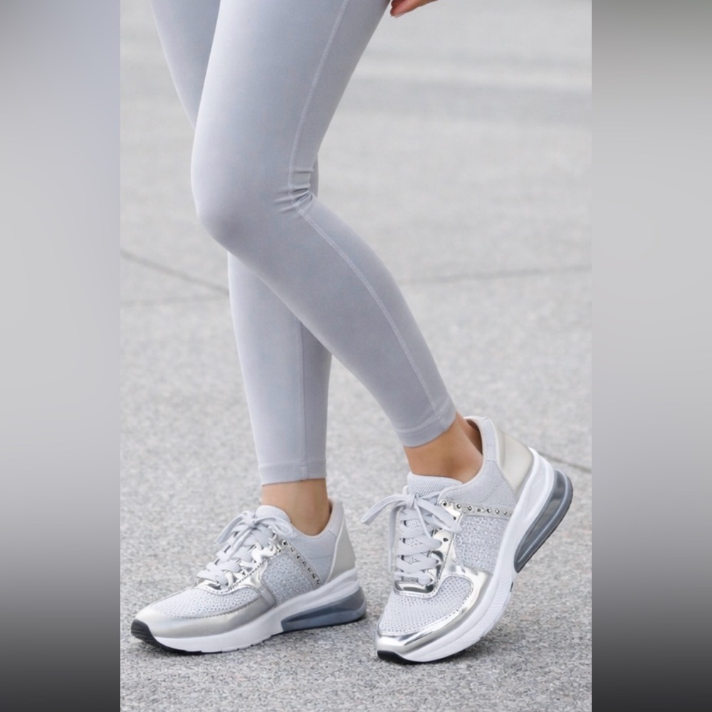 Kenneth Cole Reaction Jenna EZ-On Jewel Sneakers Size 8